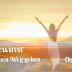 Frau arme nach oben Berge